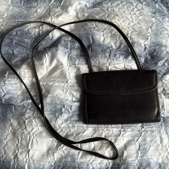 Coach Handbags - Coach Vintage Black Swing Wallet - 4843 Crossbody Leather Bag